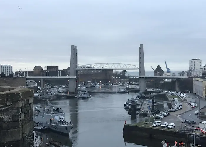 Lejlighed Center - 2 Bedrooms - 4 Pers - With Parking