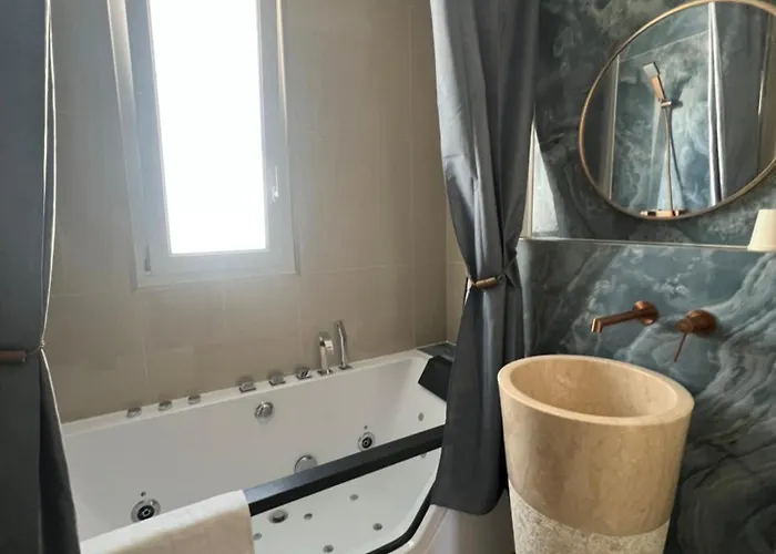 Lejlighed Center - 2 Bedrooms - 4 Pers - With Parking